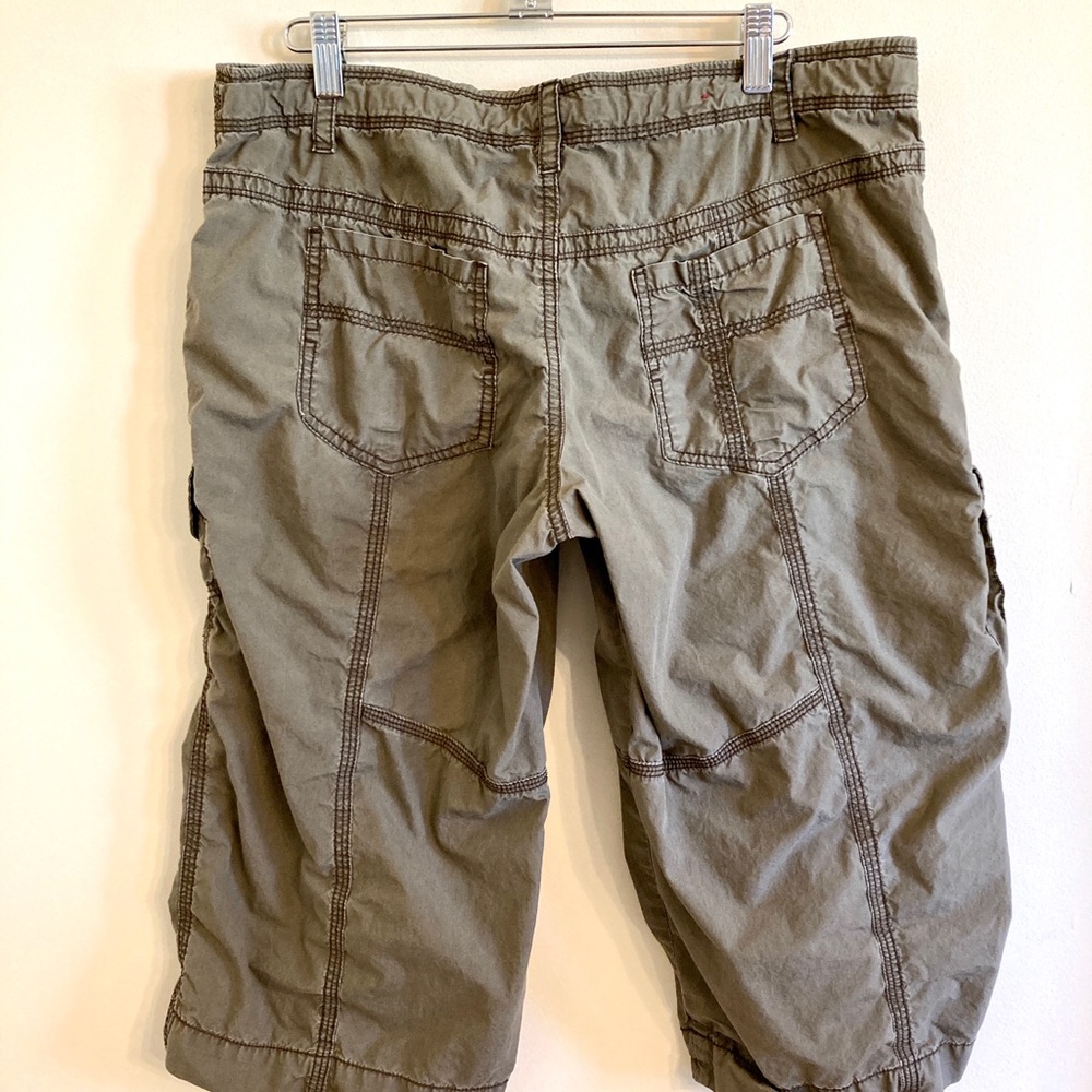 Mossimo Crops - Picture 3 of 4